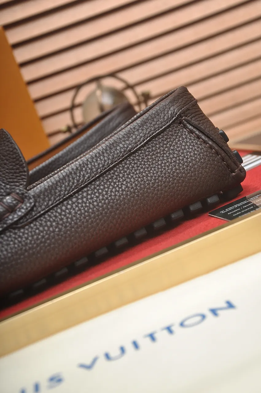 Men's men's shoes 💰420💶 [LV Doudou shoes] (water-dyed cowhide lining) new model is on the market, available on the official website. The new Doudou shoes are processed into single-color materials, and the uppers are made of imported horsehide leather. The body of the shoe is fully hemmed with mark thread, and is lined with imported original cowhide leather. The elegant shoe shape is super suitable for all-matching, and the size is 38-44.